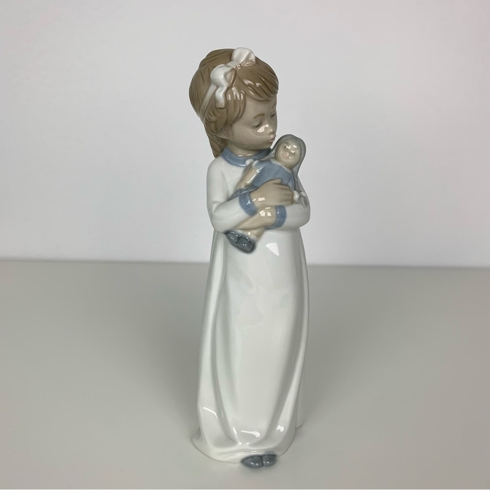 Nao Lladro Glazed Figurine Young Girl Holding a Doll Nightgown Vtg Retired Spain